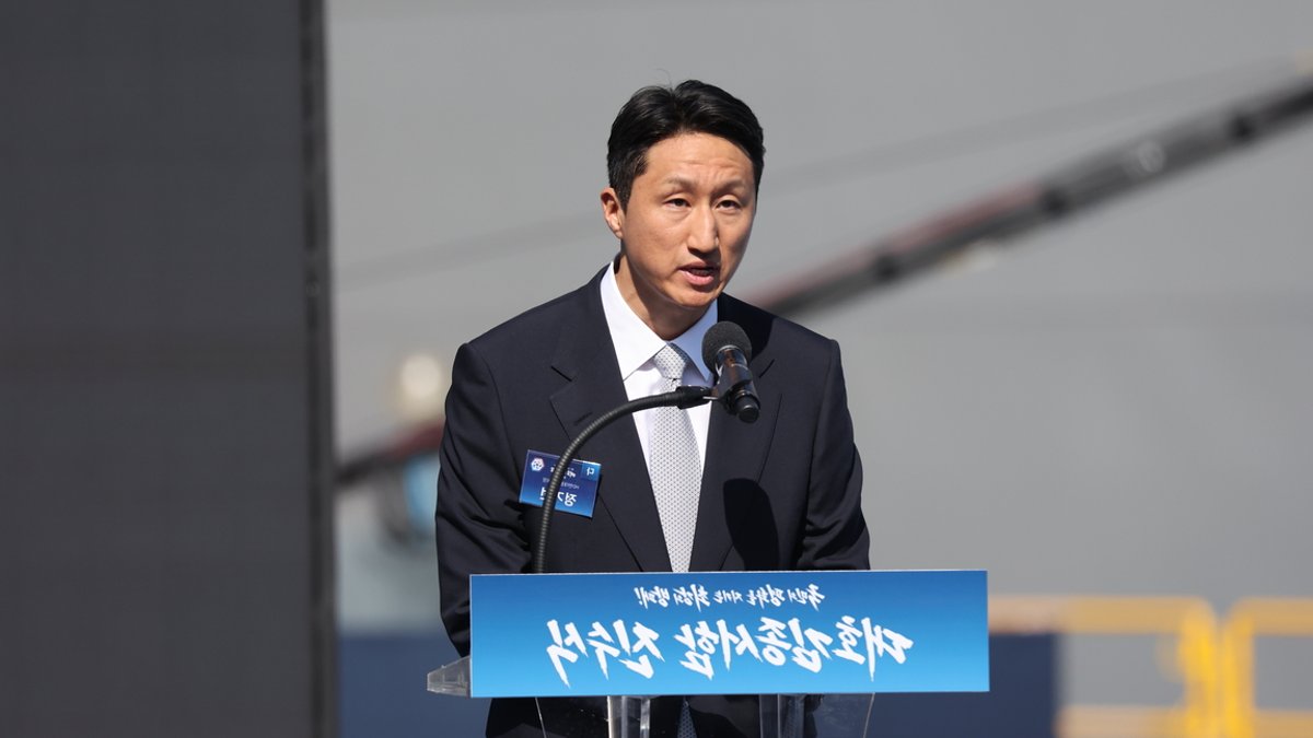 HD Hyundai Chair Drives Mergers, US Shipbuilding Expansion HD Hyundai Chair Chung Ki-sun delivers commemorative remarks at the launch ceremony of the Daeho Kim Jong-seo submarine in Ul