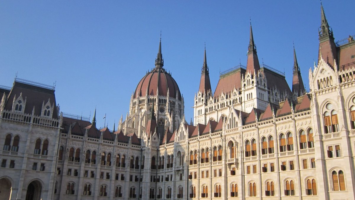 Hungary’s opposition wins landslide after Orbán’s eight-year rule Hungary’s opposition wins landslide after Orbán’s eight-year rule - hungary opposition landslide