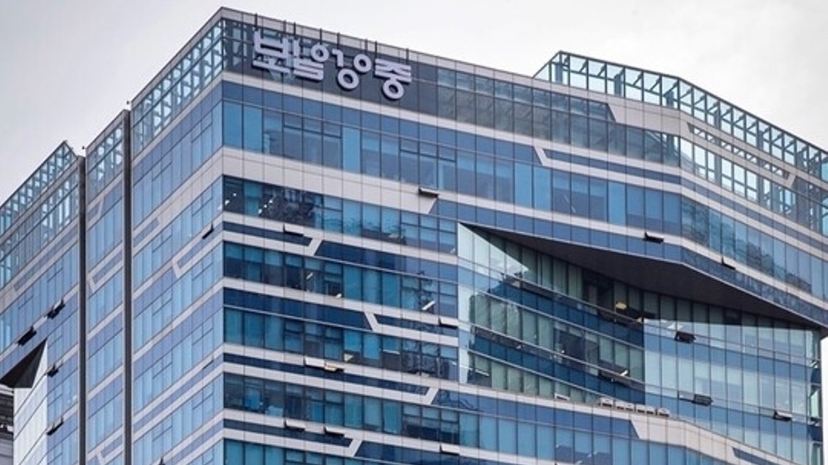 Samsung heirs' consortium bids for JoongAng Ilbo JoongAng Ilbo's office located in Sangam-dong, western Seoul (JoongAng Group).
