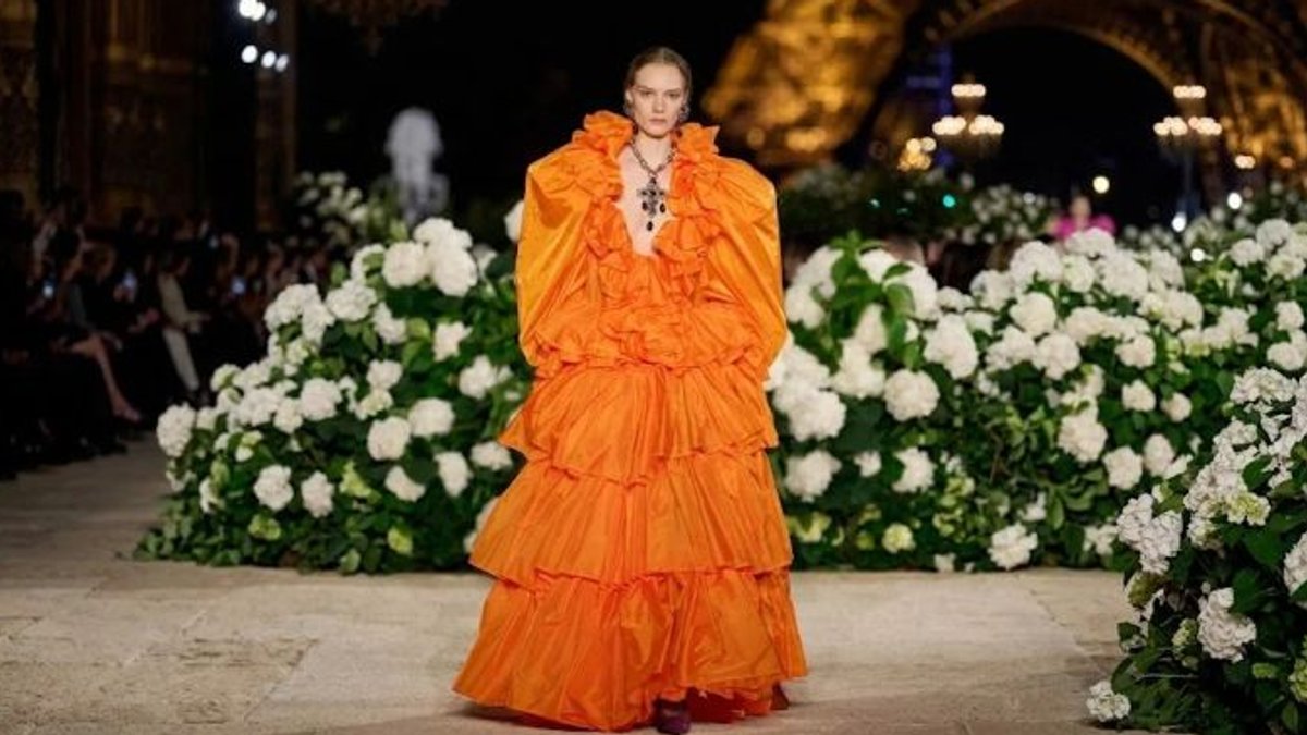 Fashion designers adopt pumpkin and rust orange for autumn-winter collections Fashion designers adopt pumpkin and rust orange for autumn-winter collections - pumpkin orange fashion