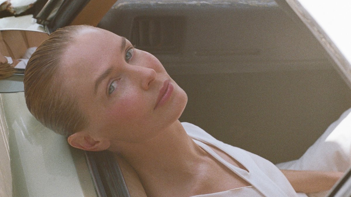 Lara Worthington Returns to Beauty with Ommage Lara Worthington Returns to Beauty with Ommage - ommage beauty