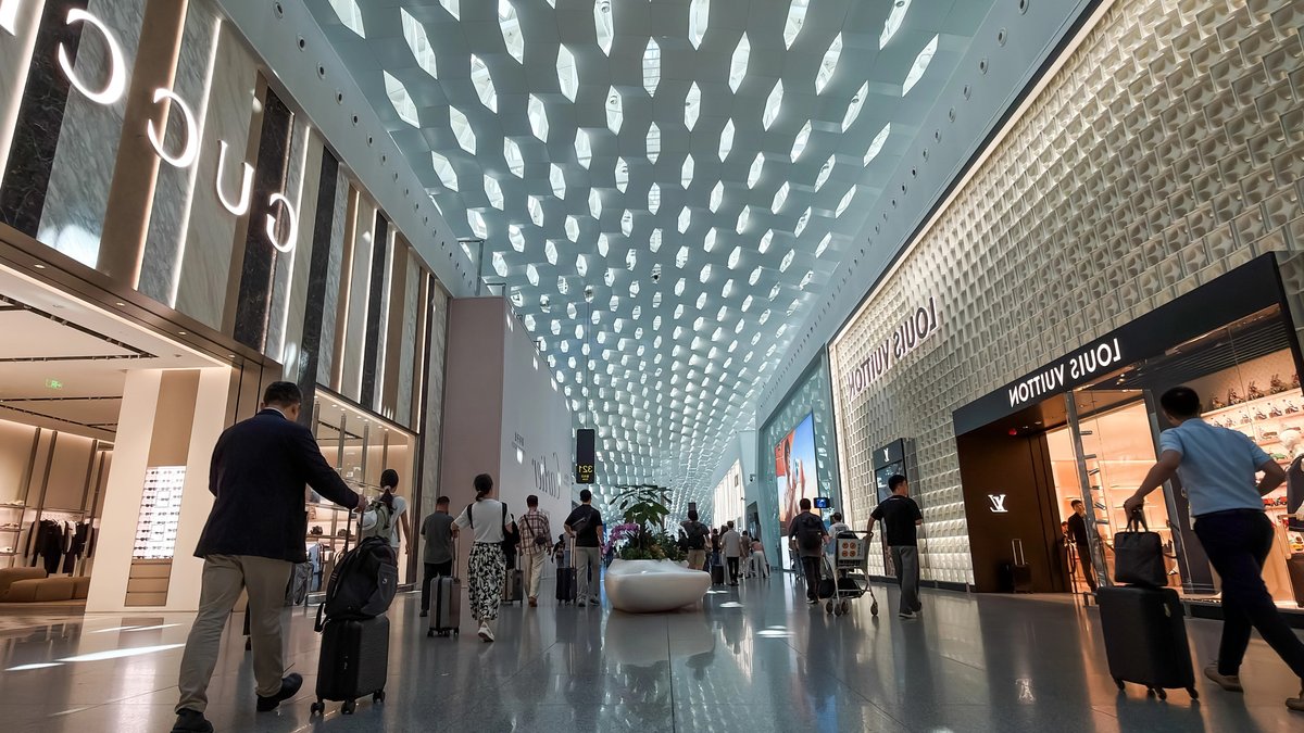 Luxury sales drop in China as demand weakens Luxury sales drop in China as demand weakens - luxury sales china