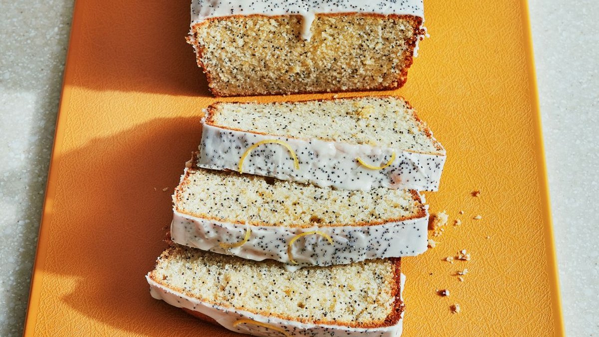 Bakers share recipe for moist lemon poppy seed loaf cake - lemon poppy seed loaf