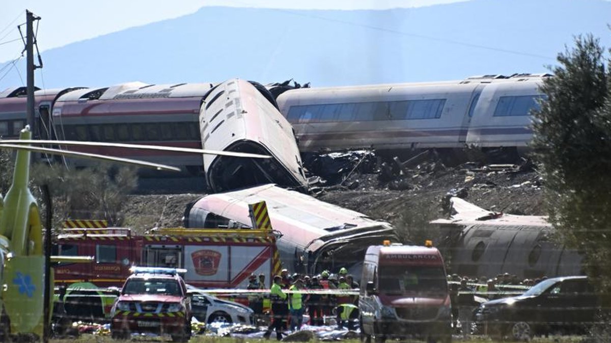 Deadly Spain high-speed train crash kills 68 - spain train crash