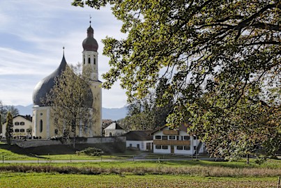 Rosenheim, Westerndorf, St. Johann Baptist und Heilig Kreuz © Imago images/Bahnmueller sight image