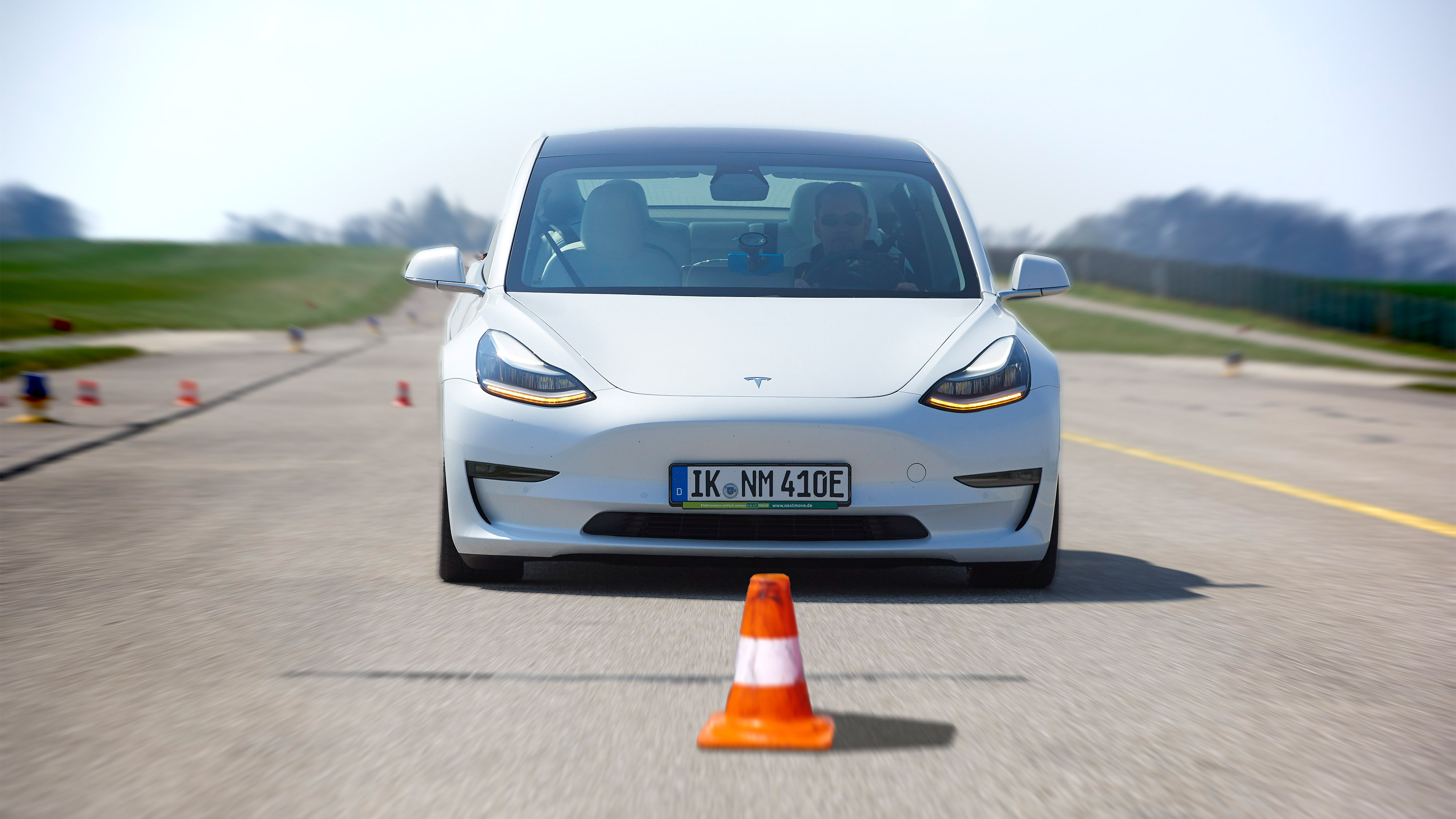 Test Tesla Model 3 Beindruckend Trotz Schwachen Adac