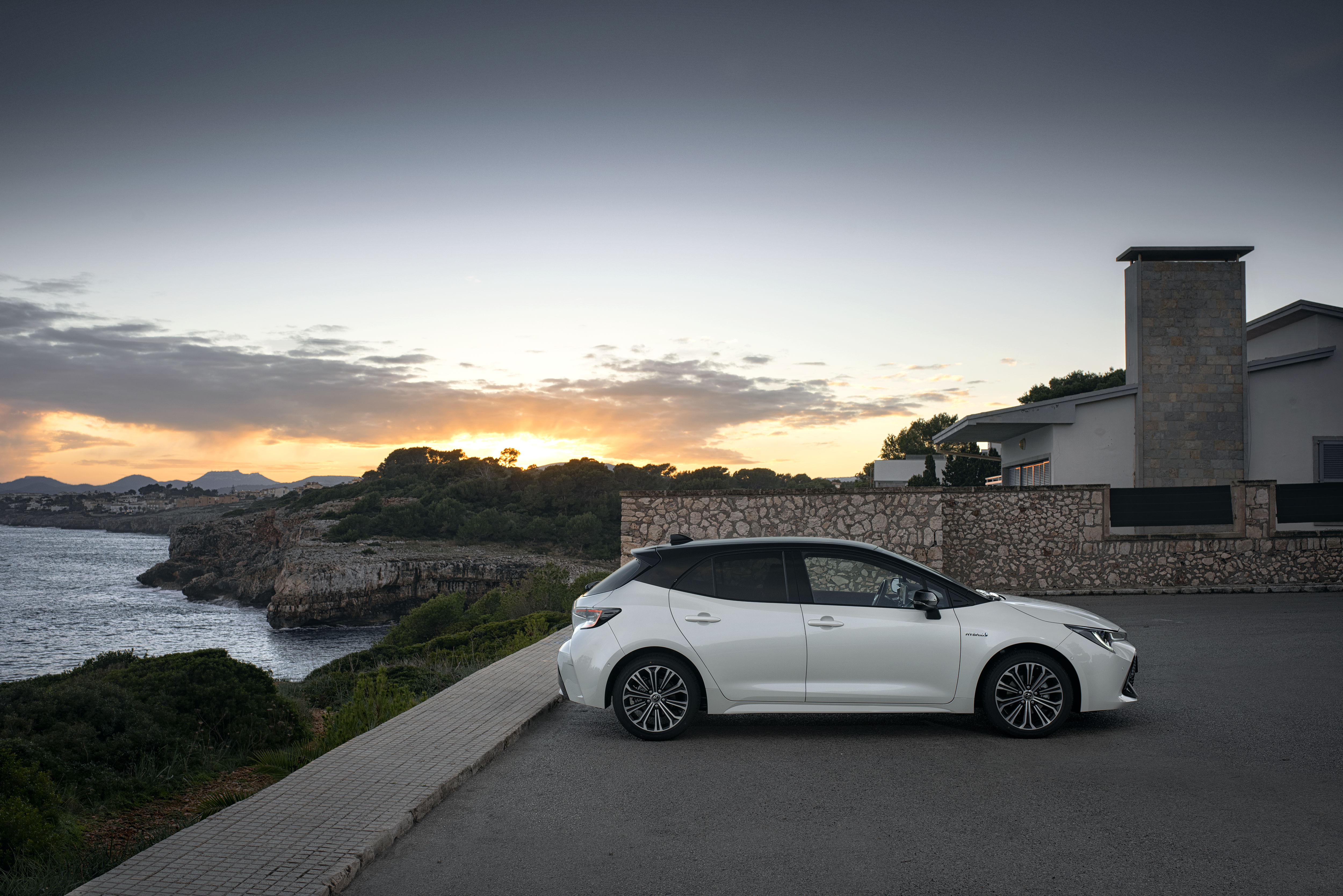 Toyota Corolla Hybrid Im Test Verbrauch Daten Video Adac