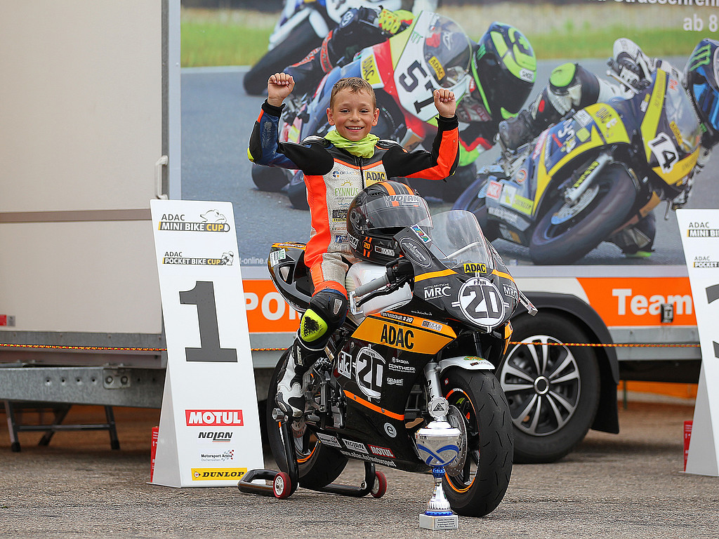 saisonstart fur nachwuchs motorradler adac mini bike cup startete am wochenende in bopfingen adac mini bike cup