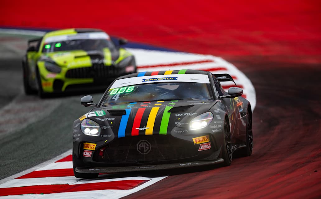 Springob im Aston Martin in zweitem Training vorne | ADAC GT4 Germany