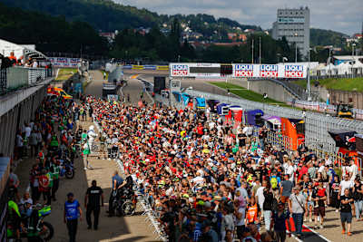 Sachsenring-Fieber: Charity Run, Pitwalk und Márquez' Rekordjagd