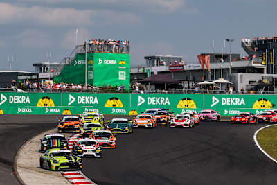 Spannende Zahlenspiele zur Saison 2025 der ADAC GT4 Germany