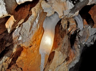 Angerberg, Hundalm Eis- und Tropfsteinhöhle