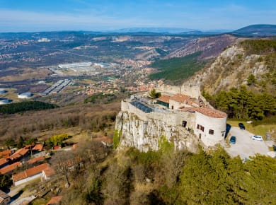 Crni Kal, Burg Socerb