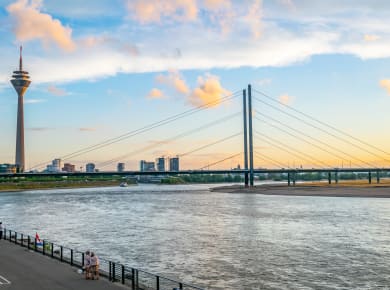 Düsseldorf, Rheinkniebrücke