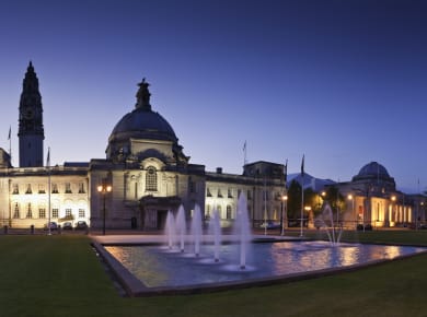 Cardiff, City Hall