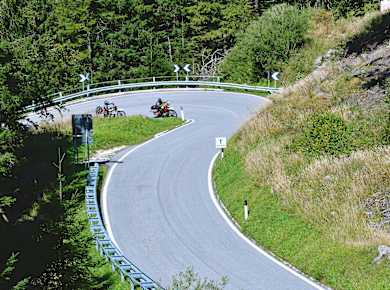 Motorradfahrer am Predil