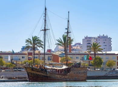 Portimão, Bootsfahrt mit der Karavelle Santa Bernarda