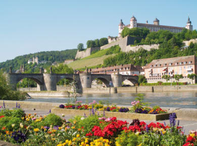 Congress-Tourismus-Würzburg, Fotograf: A. Bestle
Mainkai mit Blick auf Festung Marienberg