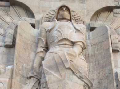Wir besichtigen das Völkerschlachtdenkmal von außen und Sie erfahren viel über das Wirken des Leipziger Architekten und Freimaurers Clemens Thieme.