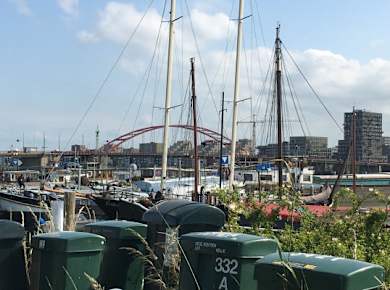 HERZBLUT AMSTERDAM-Stadtführungen mit Herz & Seele! Fahrradtour Amsterdam Noord/ Deiche/ NDSM Kulturwerft/ Schwimmende Villen/ park/ Anne Frank/ Streetart/ Park/ Industriedenkmal NDSM/ Straat Museum/ Deichhäuser/Architektur/ Wasser