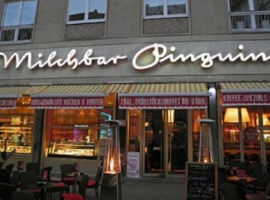 An der Eisbar machen wir Stopp für einen heißen Kakao.