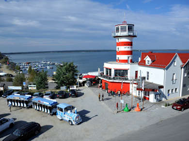 Seeschlange vor dem Leuchtturm
Der Leuchtturm