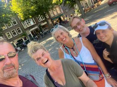 Herzblut Amsterdam Stadtführungen mit Herz und Seele!
Informativ, kurzweilig, heiter und individuell/ Grachtengürtel/ Jordaan/ Historisches Stadtzentrum/Kleine Gruppen/ Architektur/ Hausboote/ Kleine Gassen