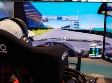 Der ultimative Full-Motion Rennsimulator!