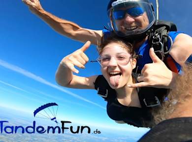 Fallschirmspringen mit TandemFun