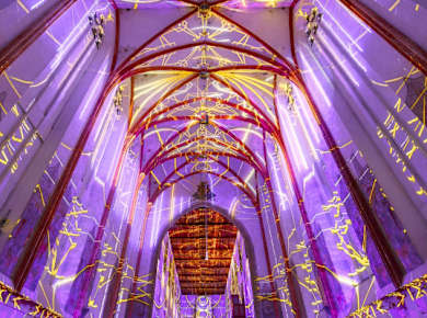 beleuchteter Innenraum Minoritenkirche
Uwe Moosburger