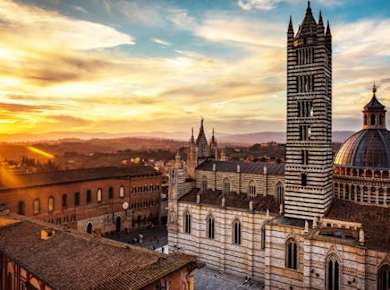 Siena, San Gimignano, Monteriggioni und Chianti mit Mittagessen