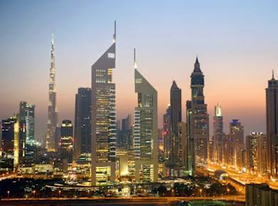 Drei in einem in Dubai: Stadtrundfahrt, Dhow-Kreuzfahrt und Wüstensafari