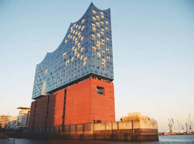Kombiticket für Führung durch die Elbphilharmonie und Hamburger Hafenrundfahrt