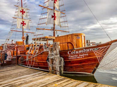 Bootsfahrt bei Sonnenuntergang in der Lagune von Cancun