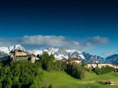 Gruyères, Käsemuseum und Schokoladenfabrik-Tour ab Lausanne mit dem Bus