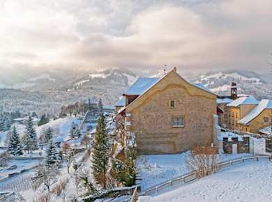 Ganztägige Wintertour nach Gruyères von Lausanne mit dem Bus