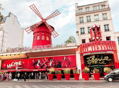 Abendessen im Eiffelturm, Kreuzfahrt und Show im Moulin Rouge
