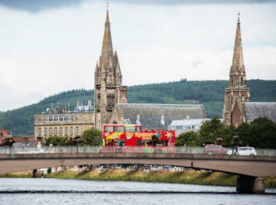 Stadtrundfahrt mit dem Hop-on-Hop-off-Bus durch Inverness