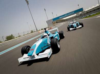 Fahrerlebnis Formel Yas 3000