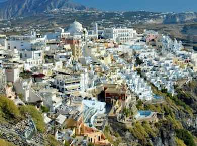 Rundgang durch die Stadt Fira auf Santorin