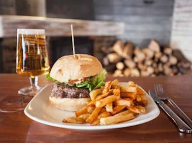 Mittagessen in den Restaurants des Skigebiets Arcalis