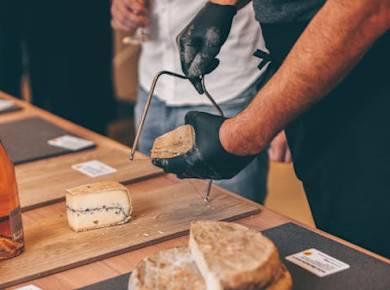 Verkostung von Schokolade, Käse und französischen Weinen in Paris