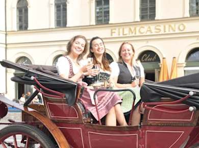 Münchner Stadt Highlights Tour mit dem Elektrowagen