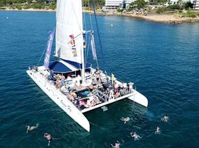 Ganztägiges Katamaran-Erlebnis in Cambrils