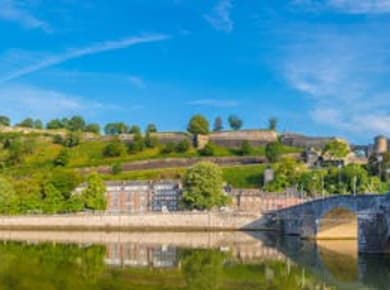 Rundgang in Namur mit einem selbstgeführten Stadtrundgang