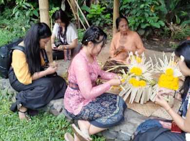 Workshop zu hinduistischen Ritualen auf Bali
