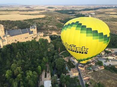 Heißluftballonflug über Segovia mit Transfer ab Madrid