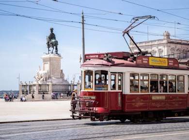 Lisbon bus and tram hop-on hop-off combined tickets