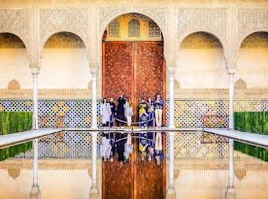 Alhambra Complete Tour with Tickets: Alcazaba, Nasrid, Generalife