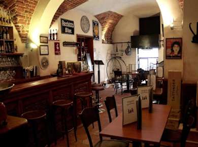 Weinprobe in der Mailänder Innenstadt